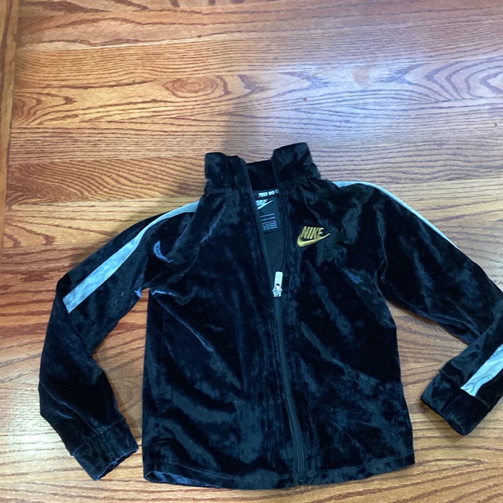 Kids blk Nike zip up size 4T